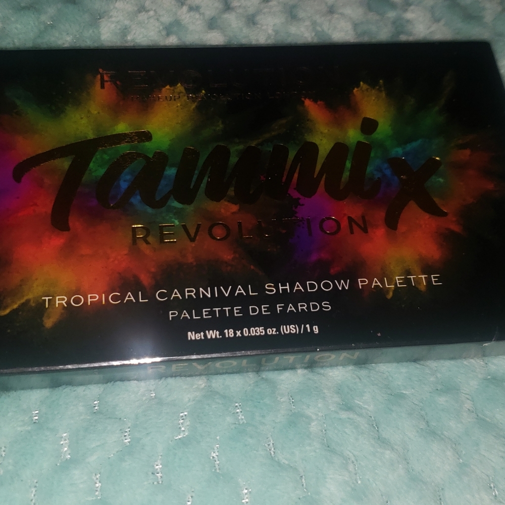 Revolution Make Up Palette - Picture 5 of 5